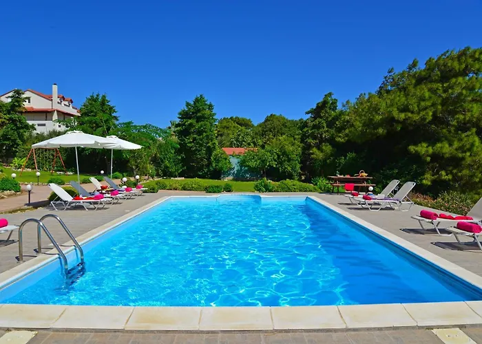 빌라 Helios Rodos By