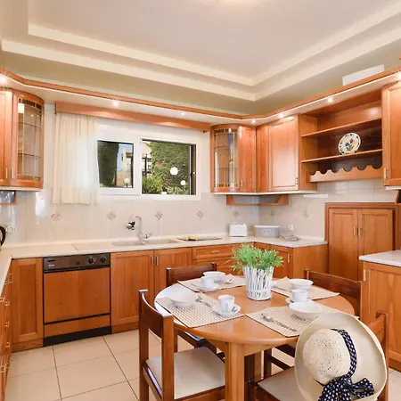 Helios Rodos By Βίλα *